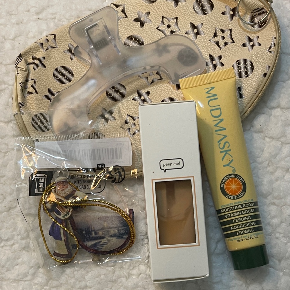 Crème foundation Make-up bag and Hair Clip Christmas ornament mud mask